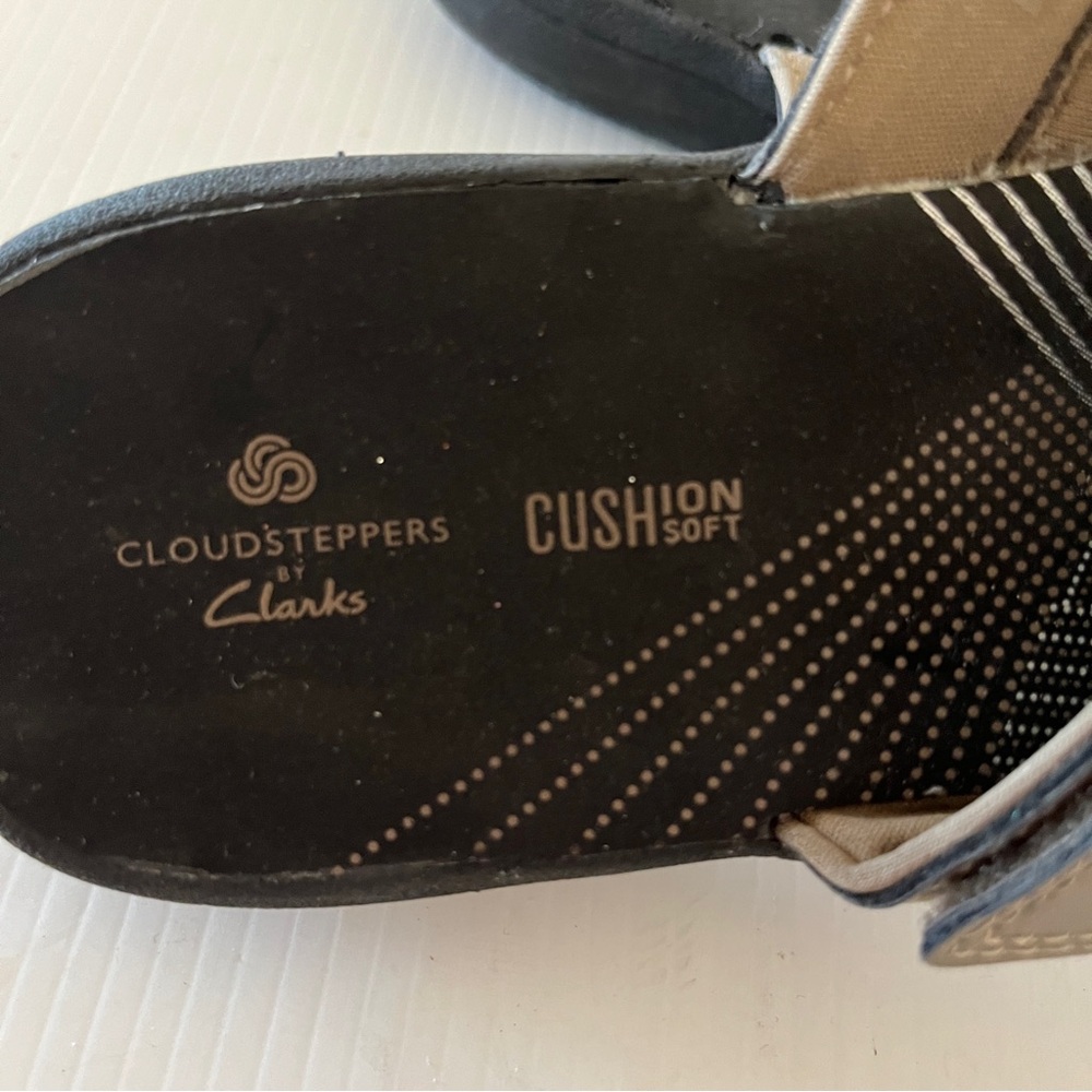 Clarks Cloudsteppers Metallic Taupe Adjustable Hook Flip Flop Sandals 7 - Picture 9 of 11